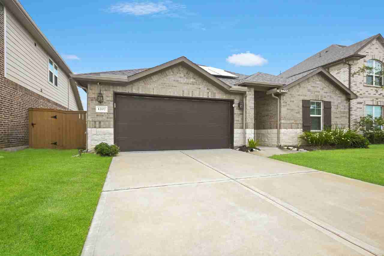 1207 Cascade Hills Dr - Photo 2 of 16