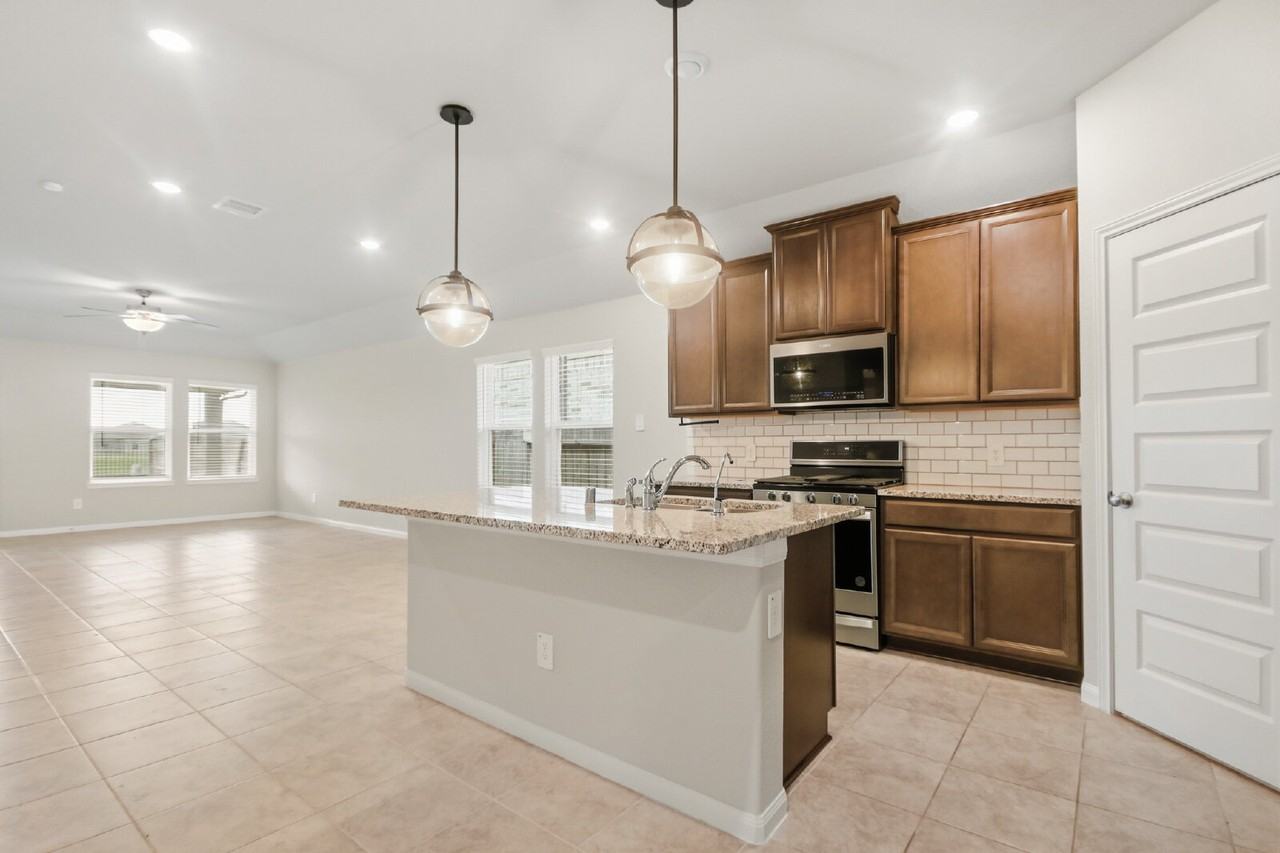 1207 Cascade Hills Dr - Photo 5 of 16