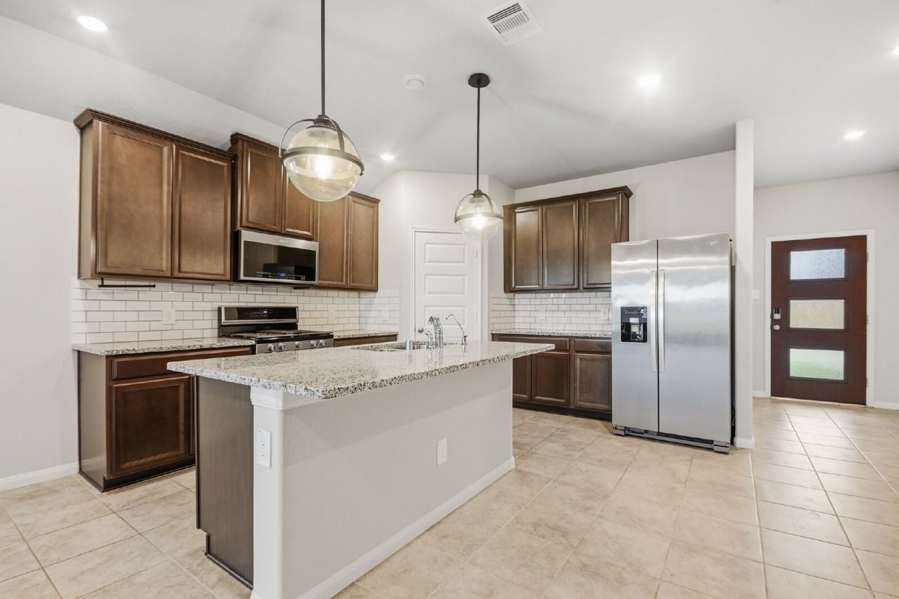 1207 Cascade Hills Dr - Photo 6 of 16