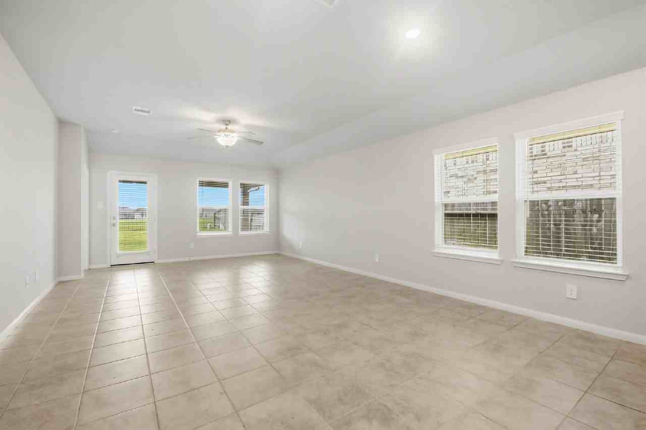 1207 Cascade Hills Dr - Photo 7 of 16