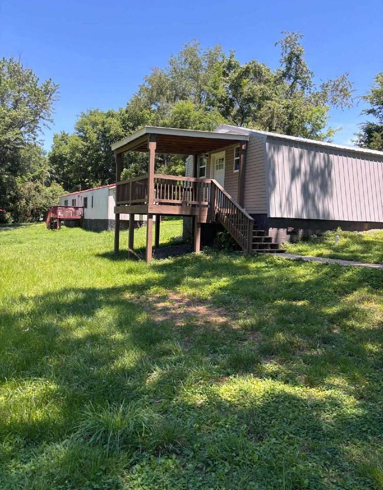 1005 Ross Ln - Photo 2 of 19