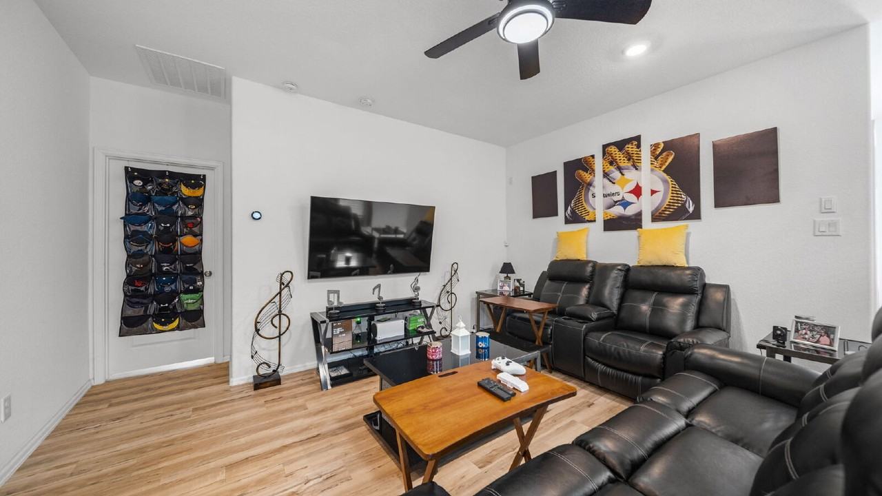 10437 Pineland Dr - Photo 2 of 21