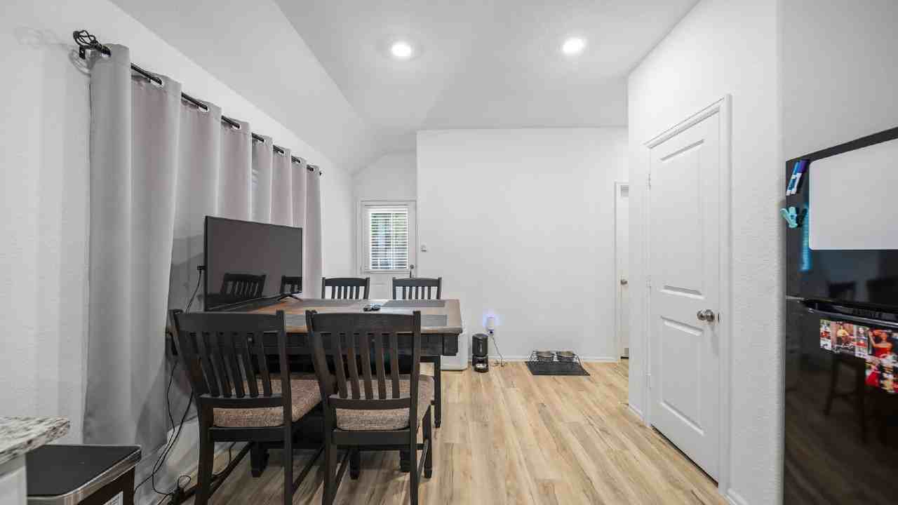 10437 Pineland Dr - Photo 6 of 21