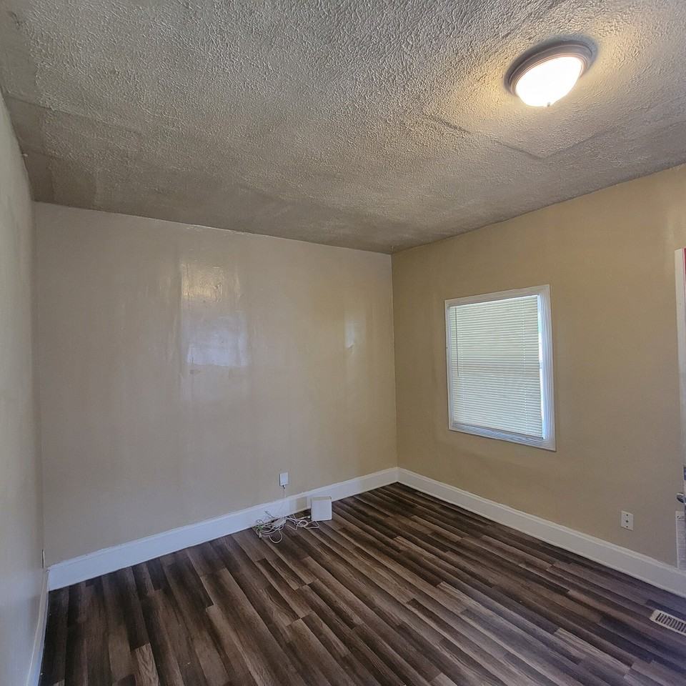 3524 E Ohio St - Photo 5 of 5