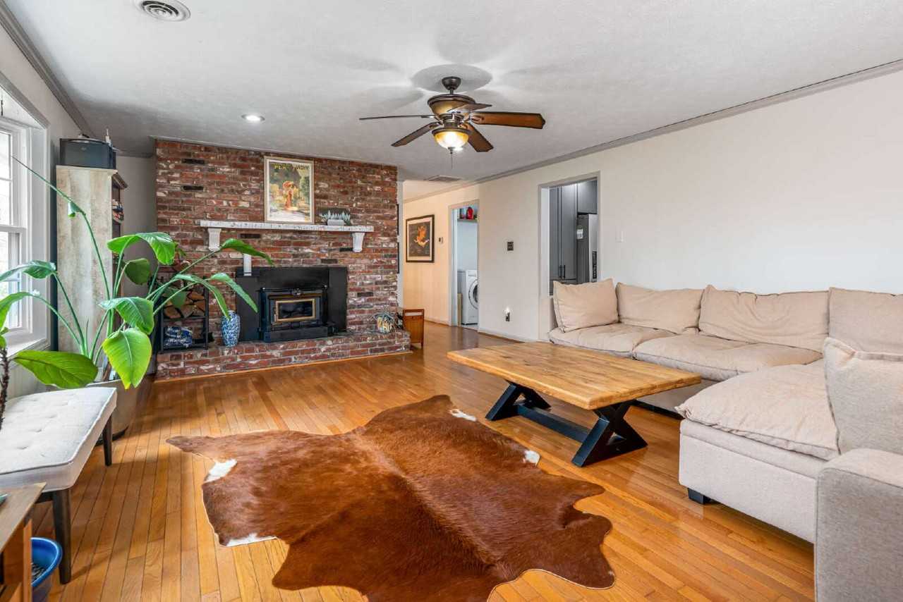 233 Church Rd - Photo 5 of 43