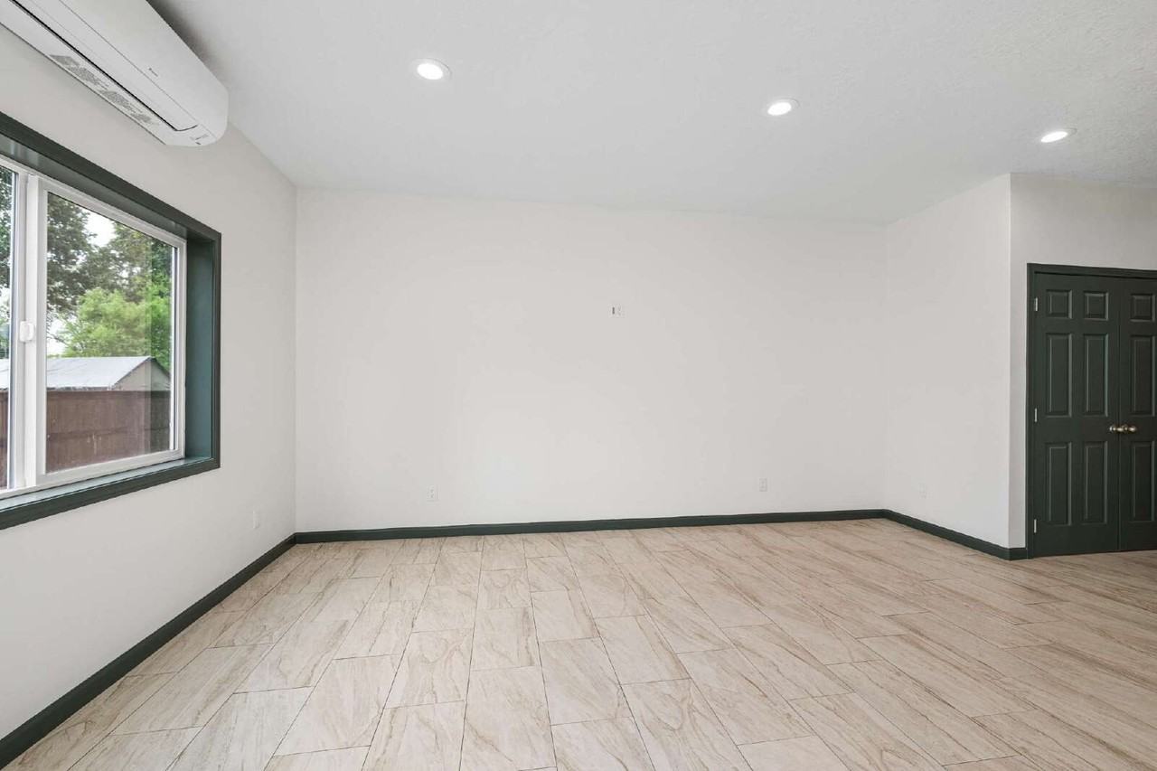 88048 7th St - Photo 6 of 23