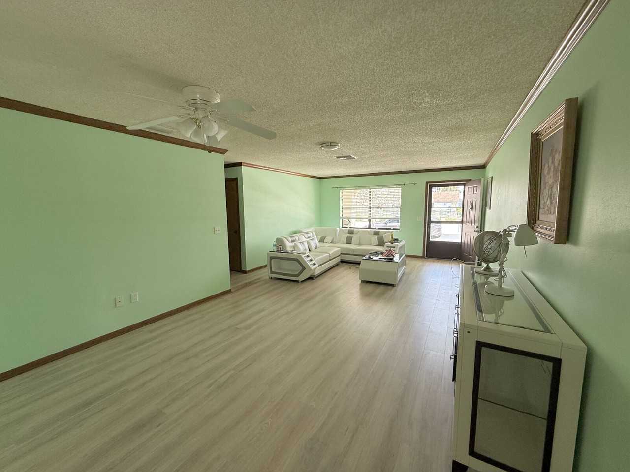 6203 Emerson Dr - Photo 2 of 8