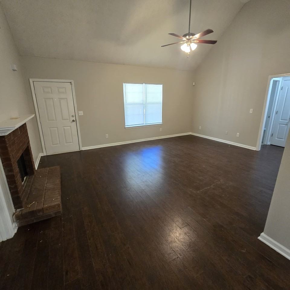 253 Pebble Creek Dr - Photo 4 of 18