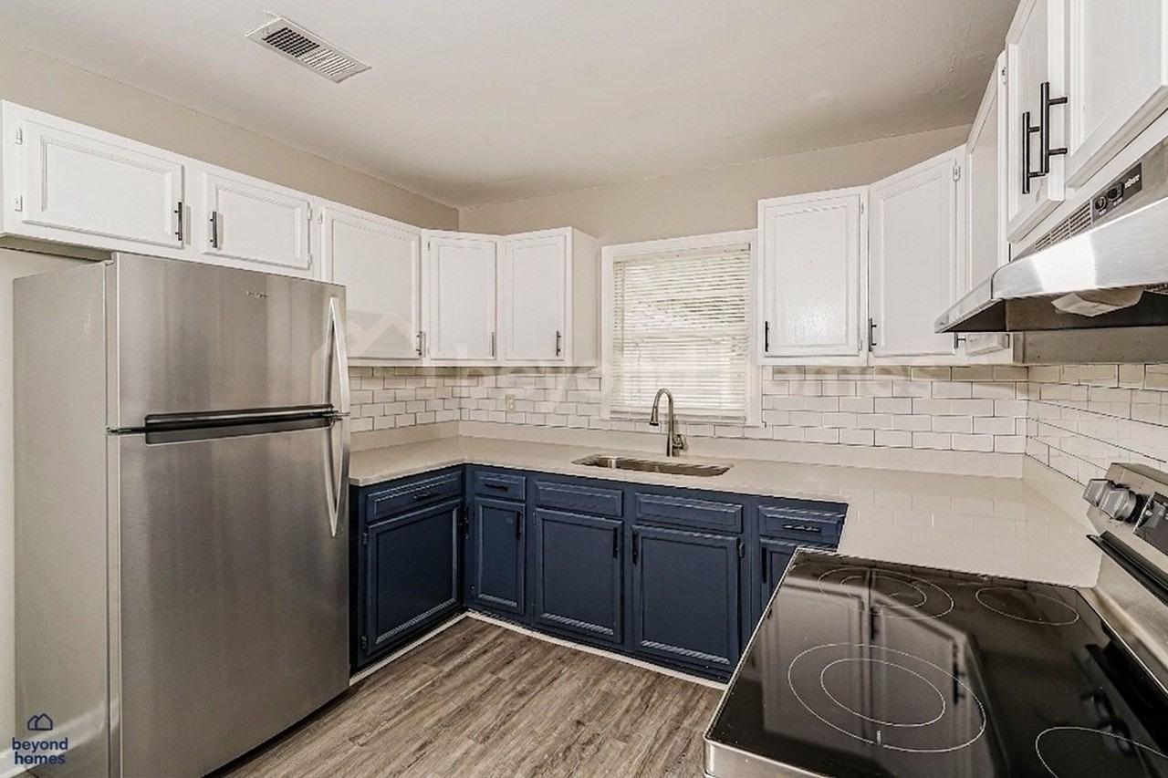 945 Elizabeth Dr - Photo 3 of 29