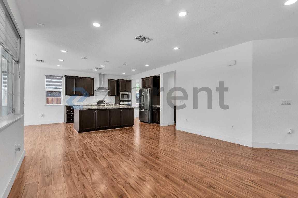 1483 S Barker St - Photo 4 of 48