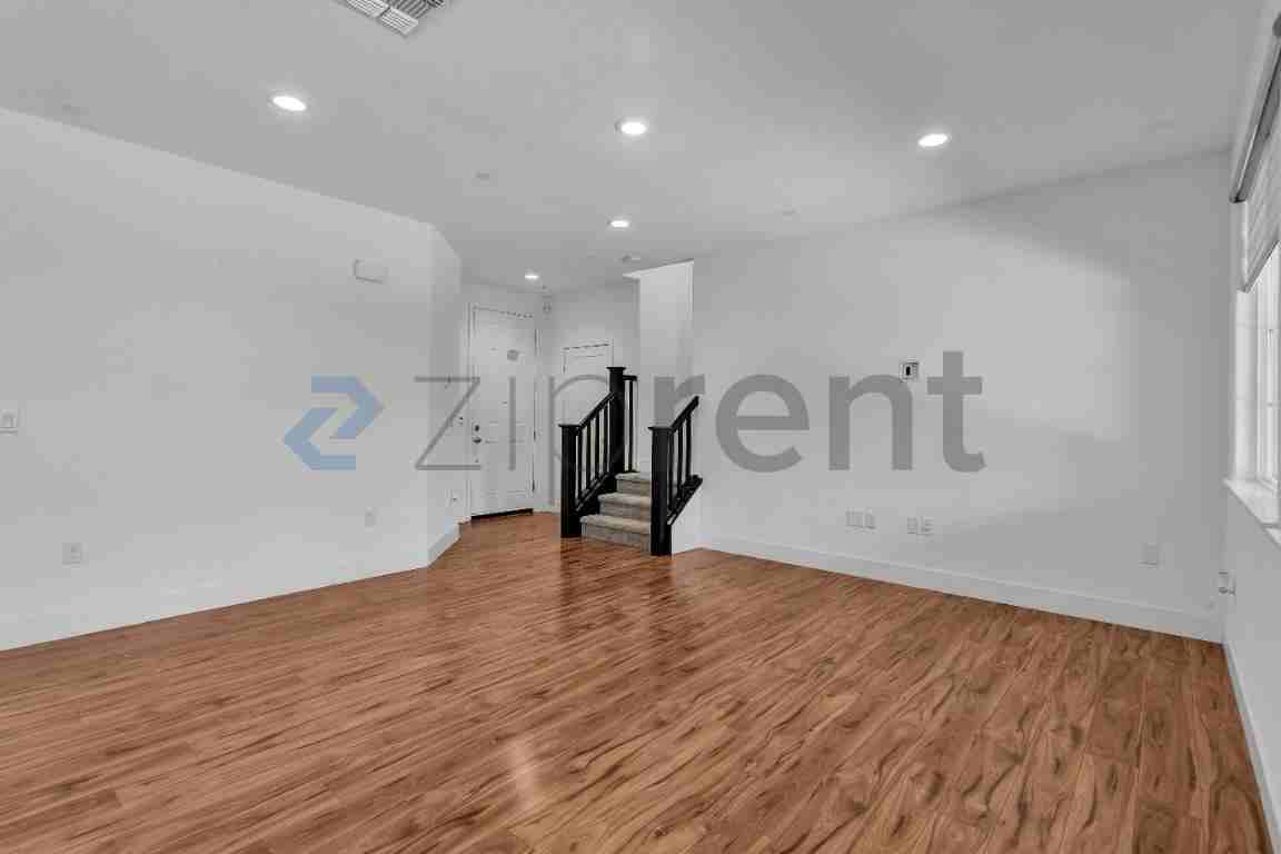 1483 S Barker St - Photo 5 of 48