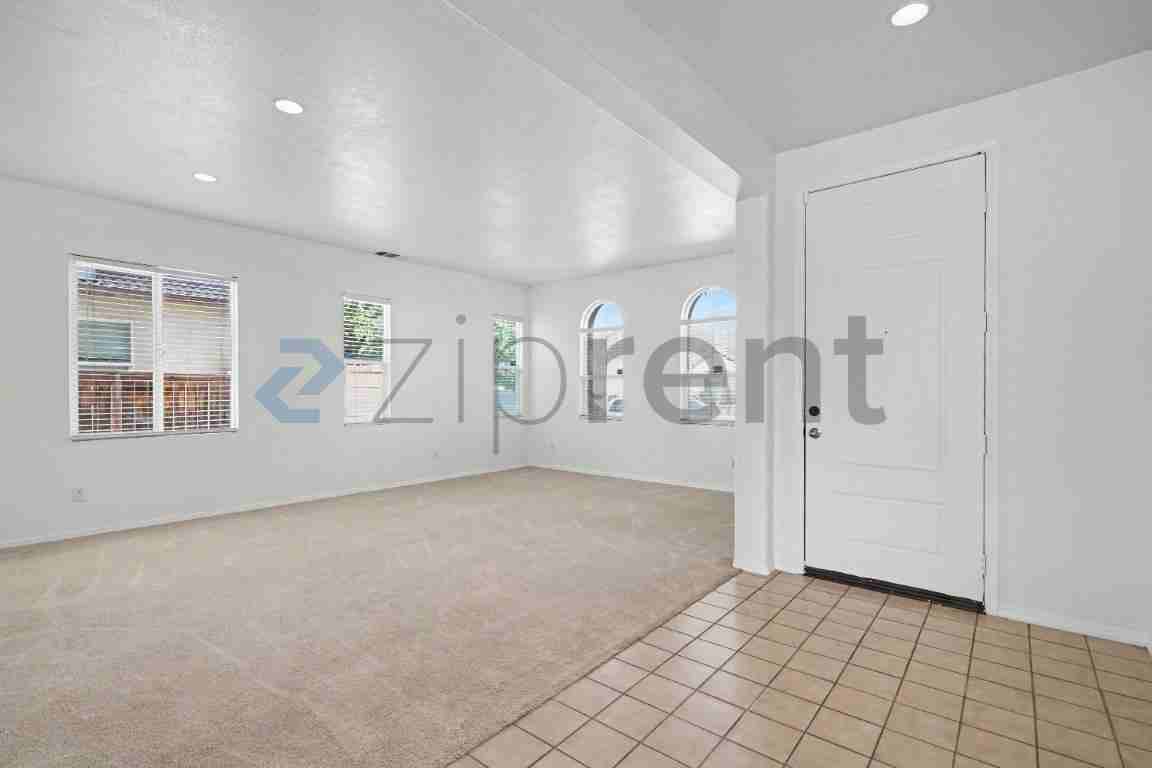 1854 Bankstown Way - Photo 4 of 42