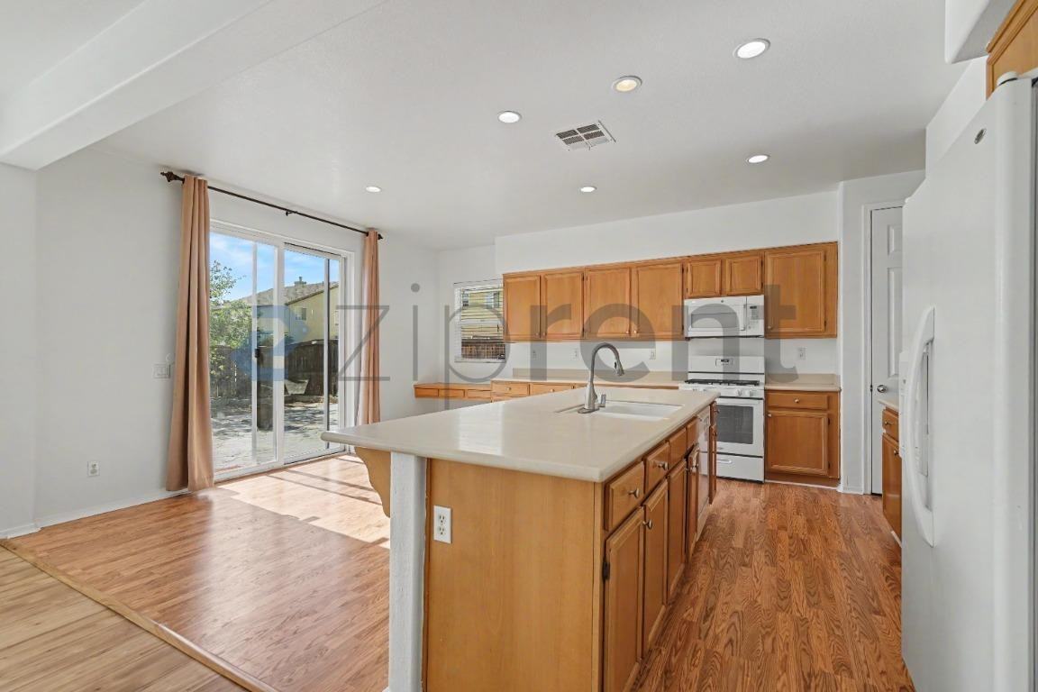 1854 Bankstown Way - Photo 7 of 42