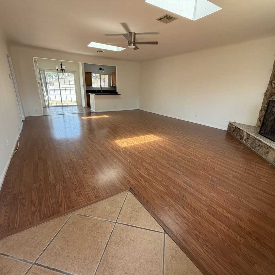 1104 N Frederic St - Photo 4 of 44