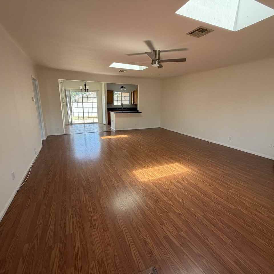 1104 N Frederic St - Photo 6 of 44