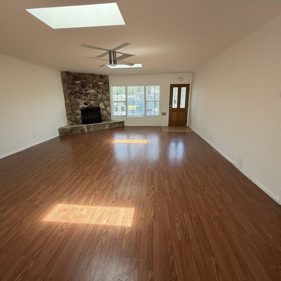 1104 N Frederic St - Photo 7 of 44