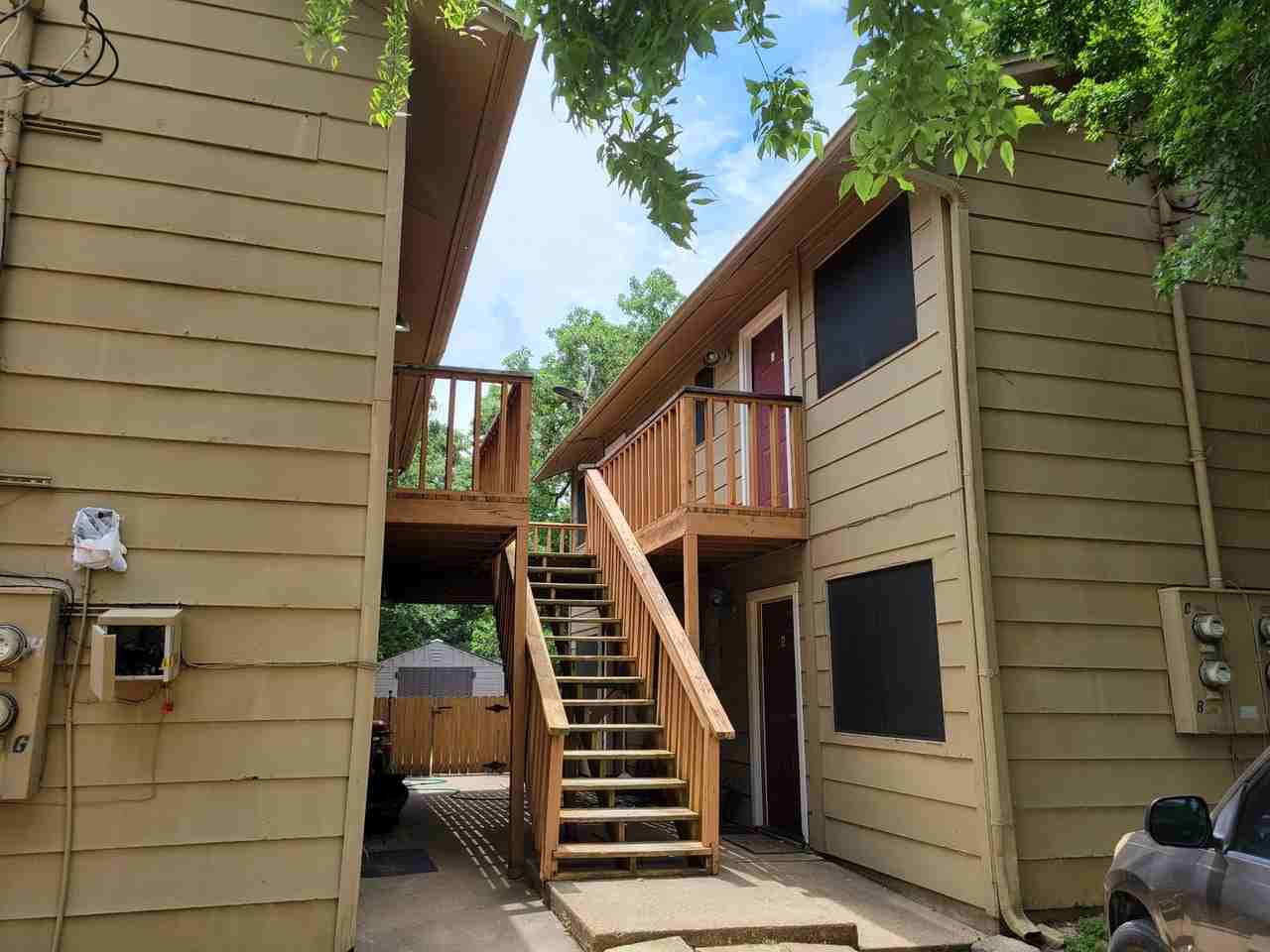 406 Foch St Apt C - Photo 2 of 10
