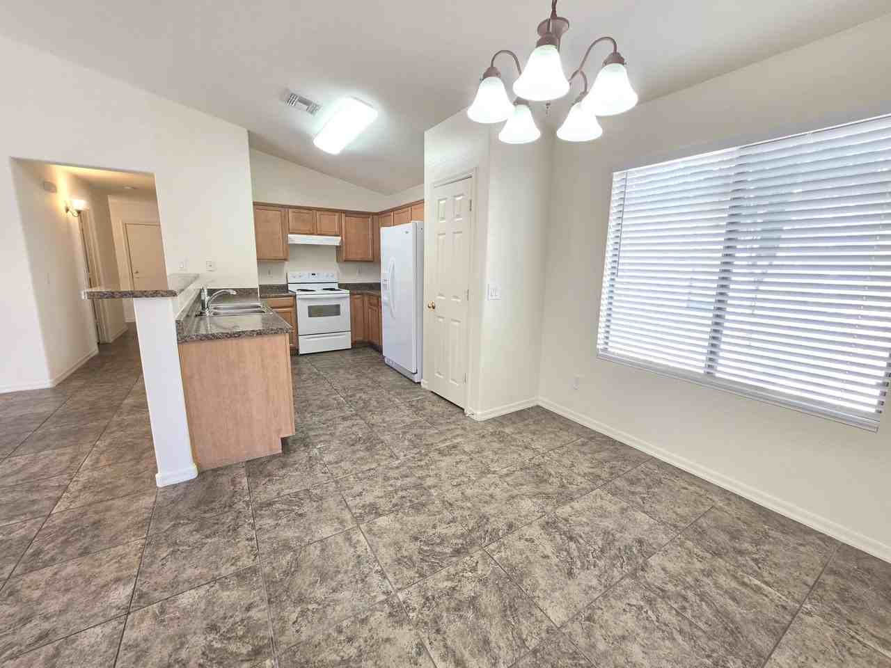 6656 E Flynn Ave - Photo 5 of 17