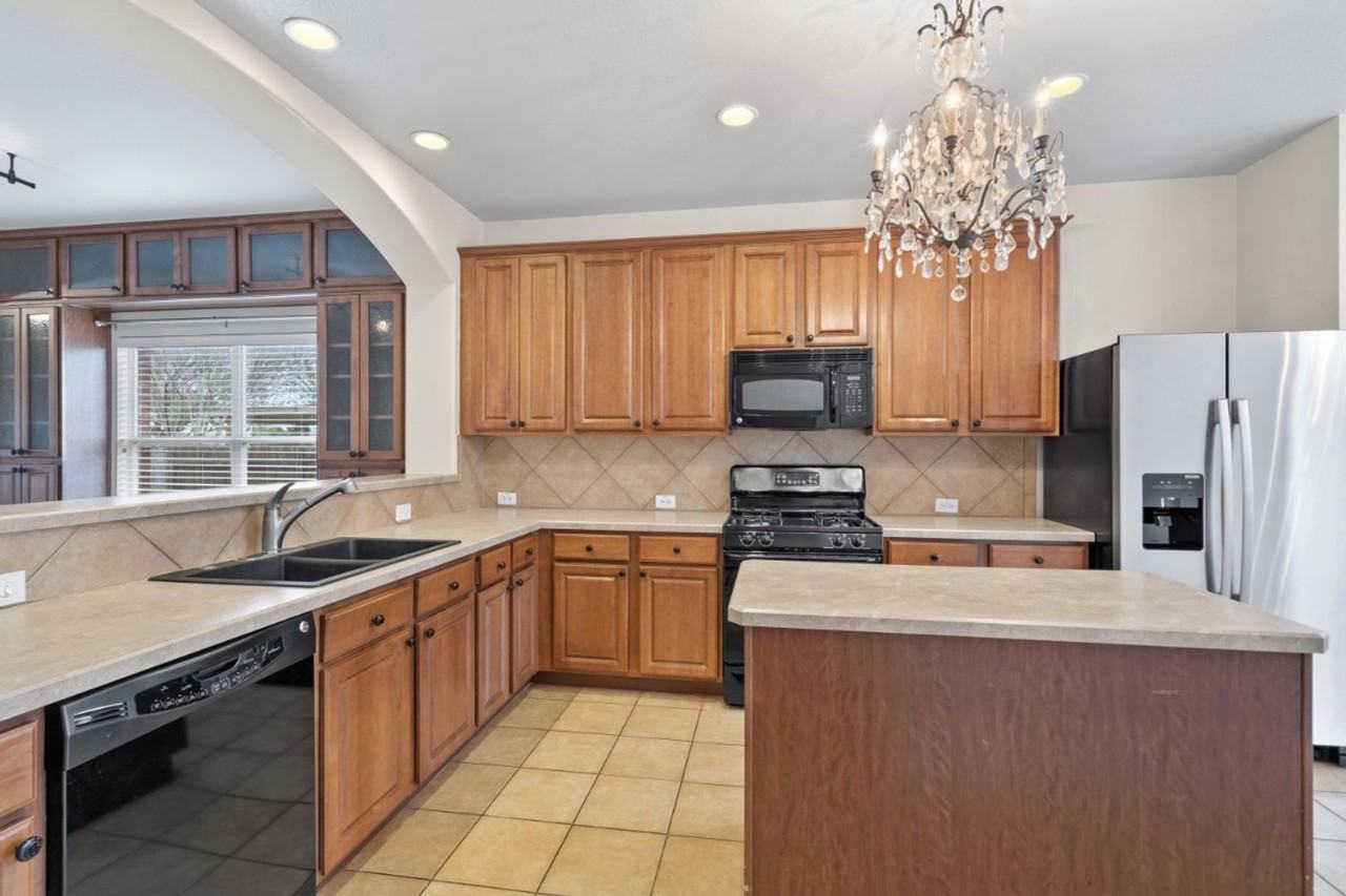 652 Dark Horse Ln - Photo 5 of 36