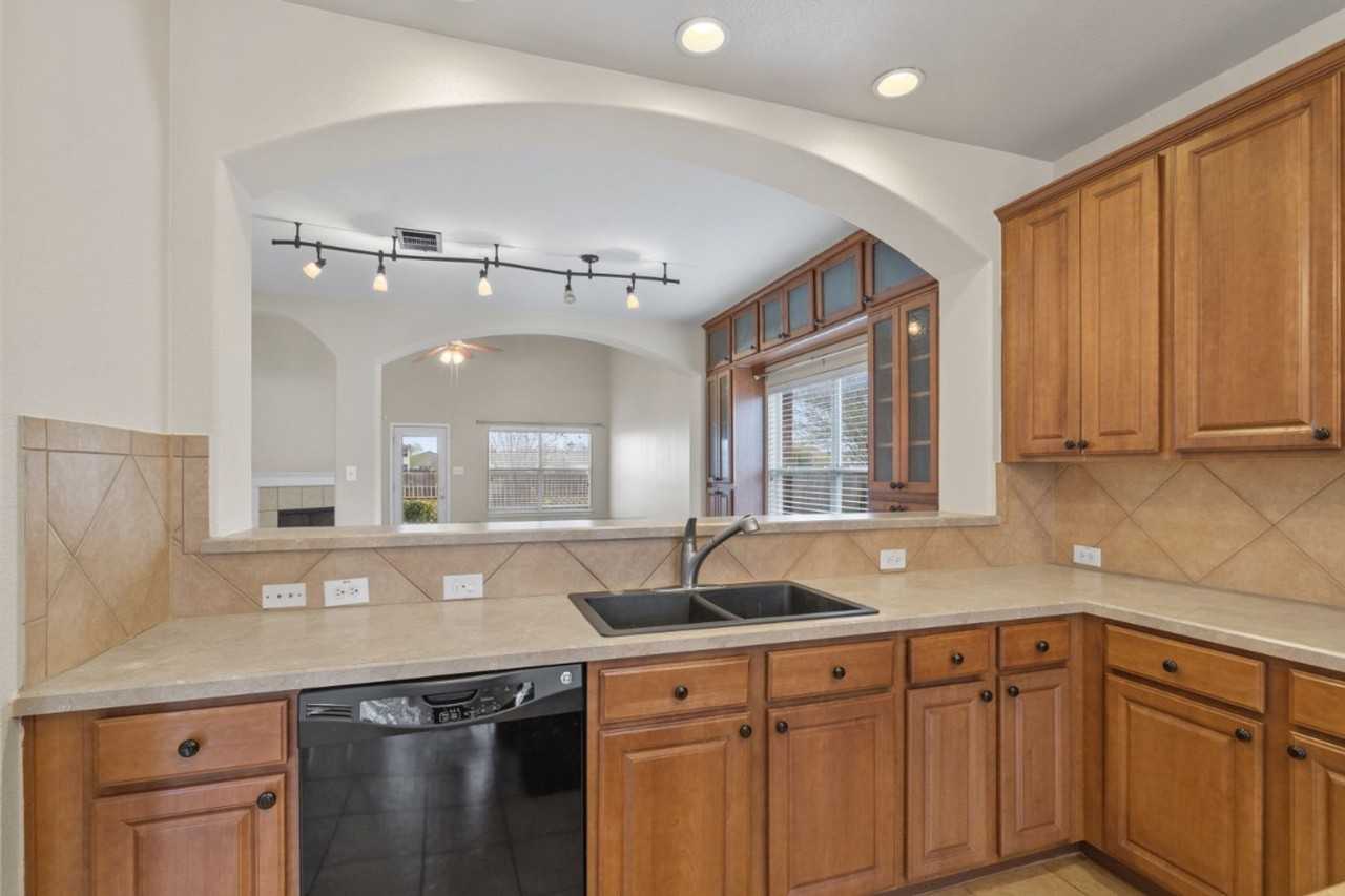 652 Dark Horse Ln - Photo 6 of 36