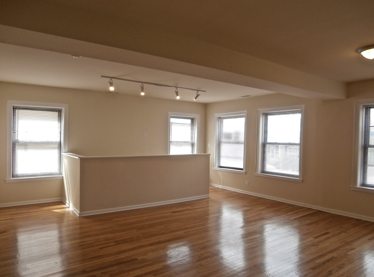 2803 W Lawrence Ave #D1N - Photo 2 of 12