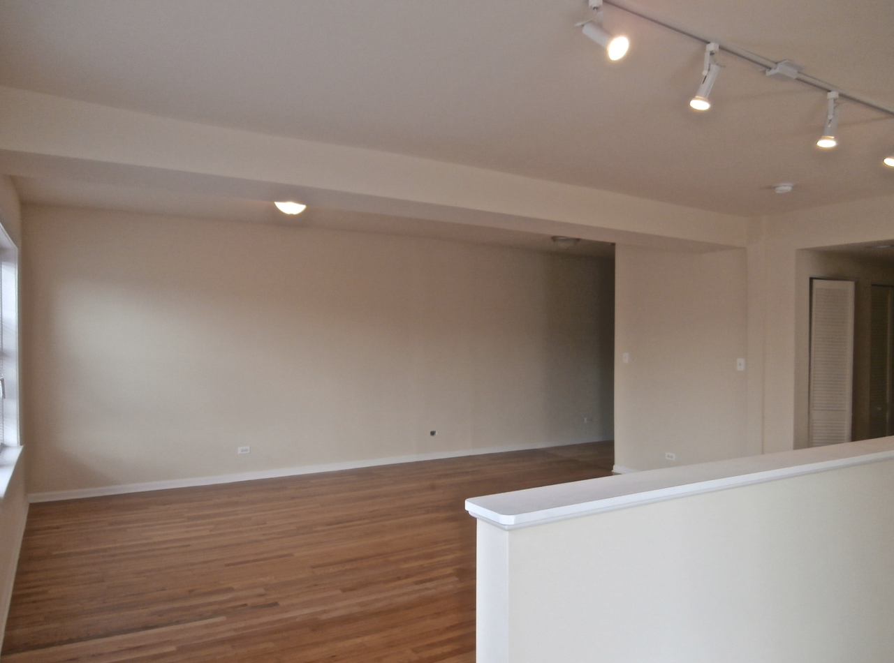 2803 W Lawrence Ave #D1N - Photo 3 of 12