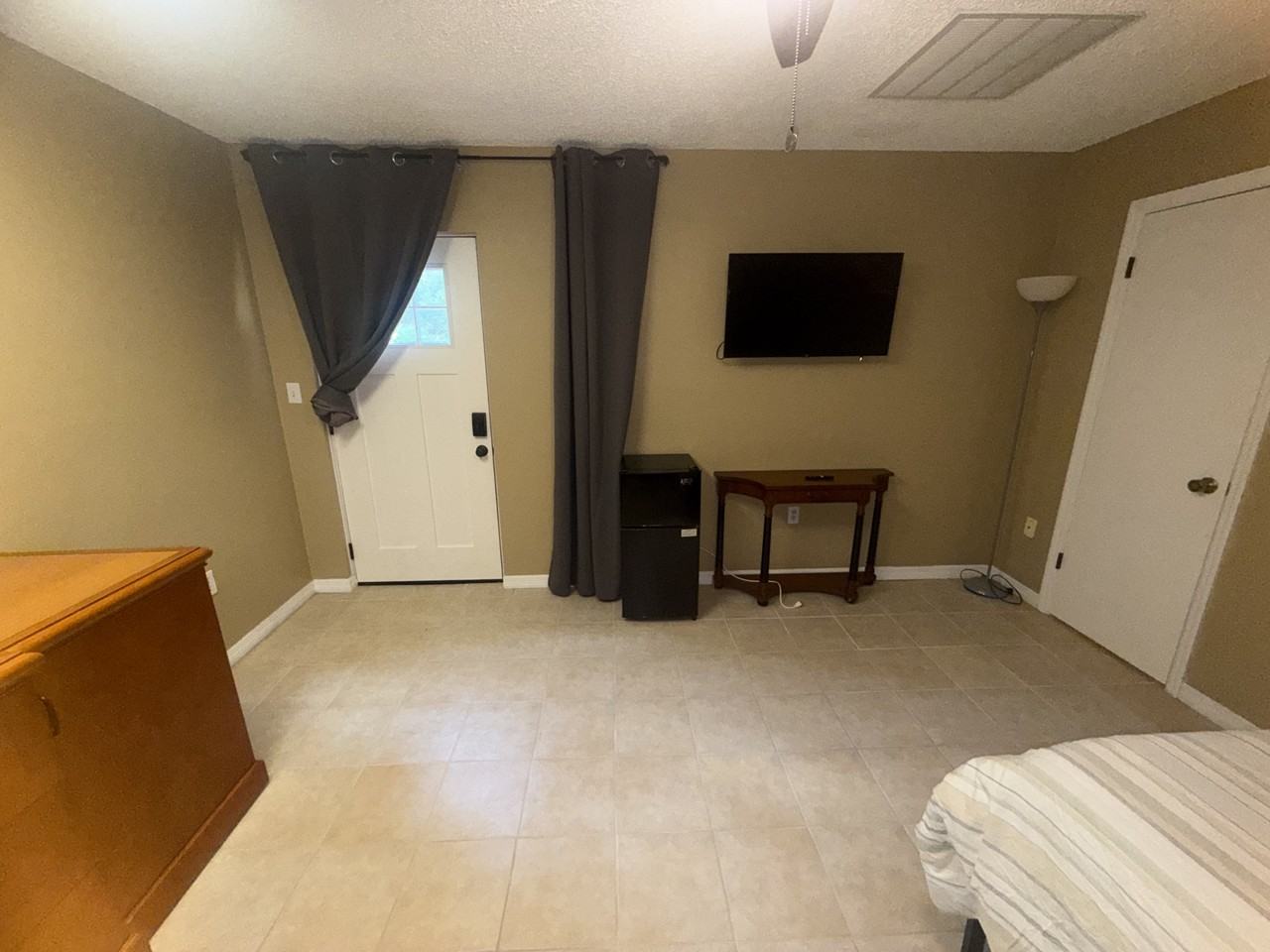 840 Ferne Dr Unit 3 #NA - Photo 3 of 8