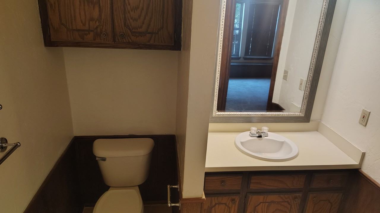 829 Nw 111th St #NA - Photo 3 of 19