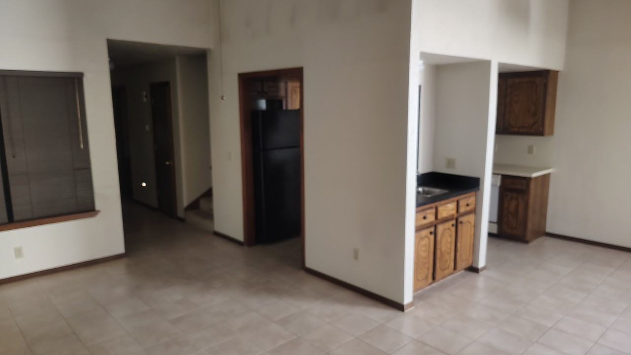 829 Nw 111th St #NA - Photo 4 of 19