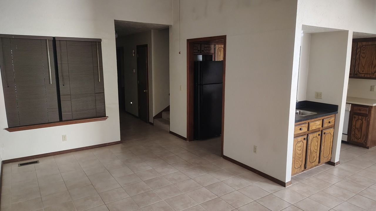 829 Nw 111th St #NA - Photo 5 of 19