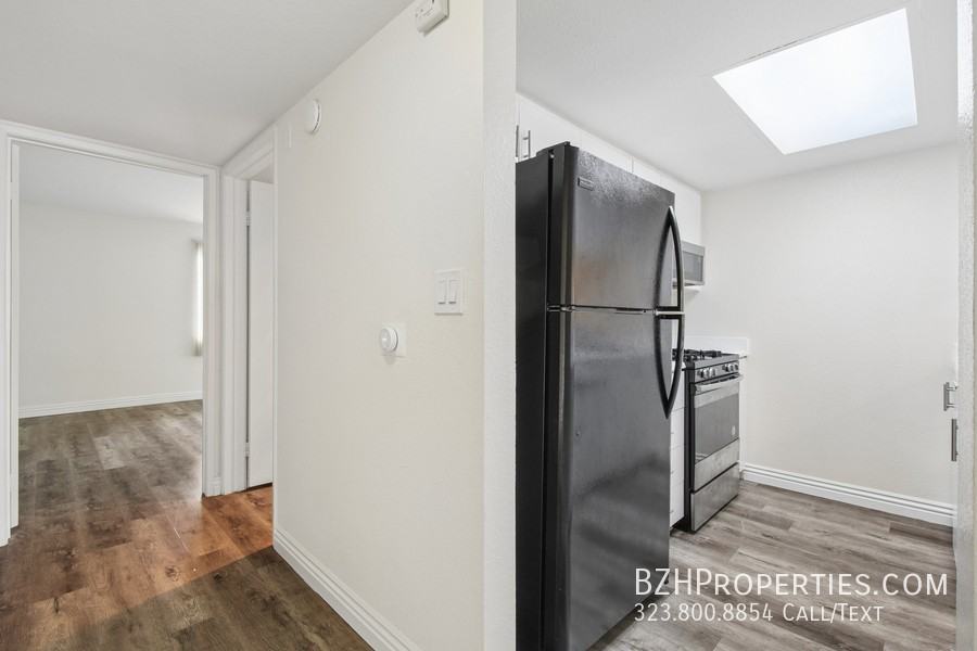 870 Crenshaw - Photo 7 of 19