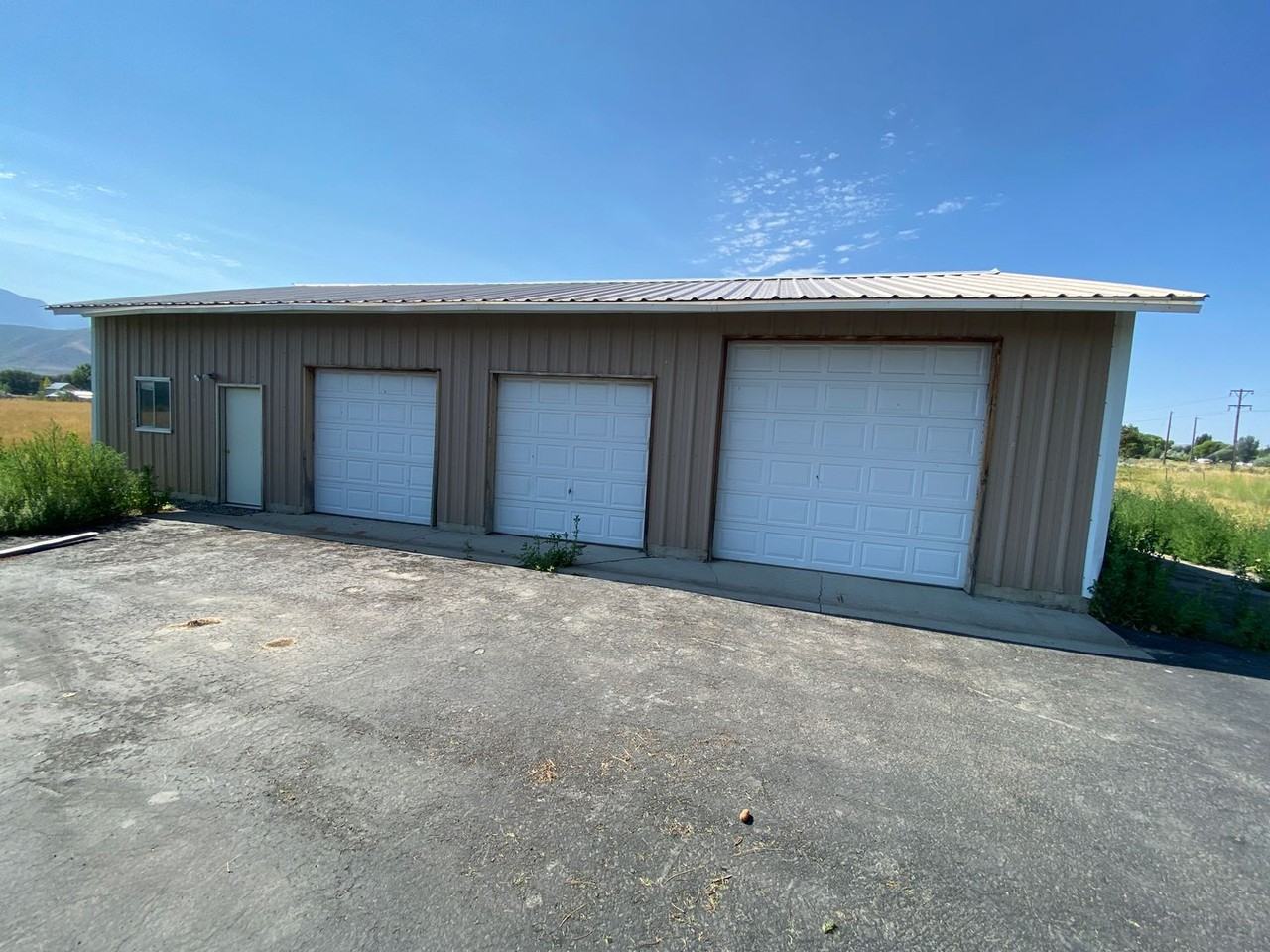 1235 S 1950 W - Photo 4 of 27