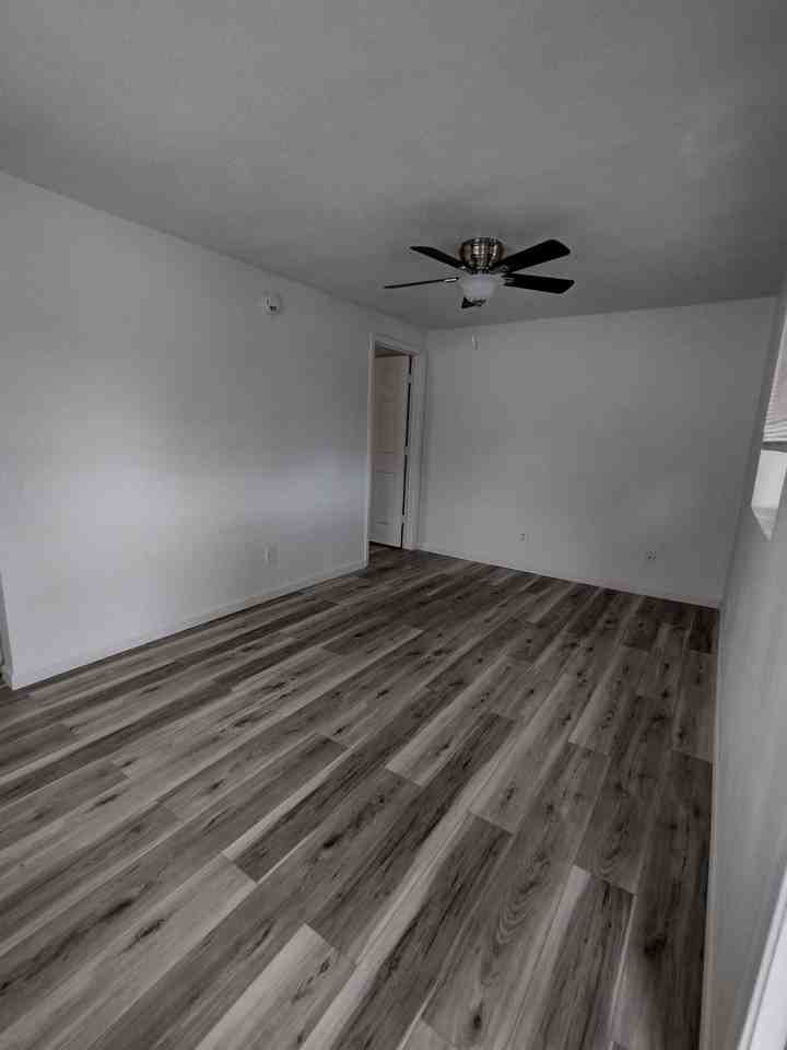 1909 N 25th Pl #2 - Photo 4 of 17
