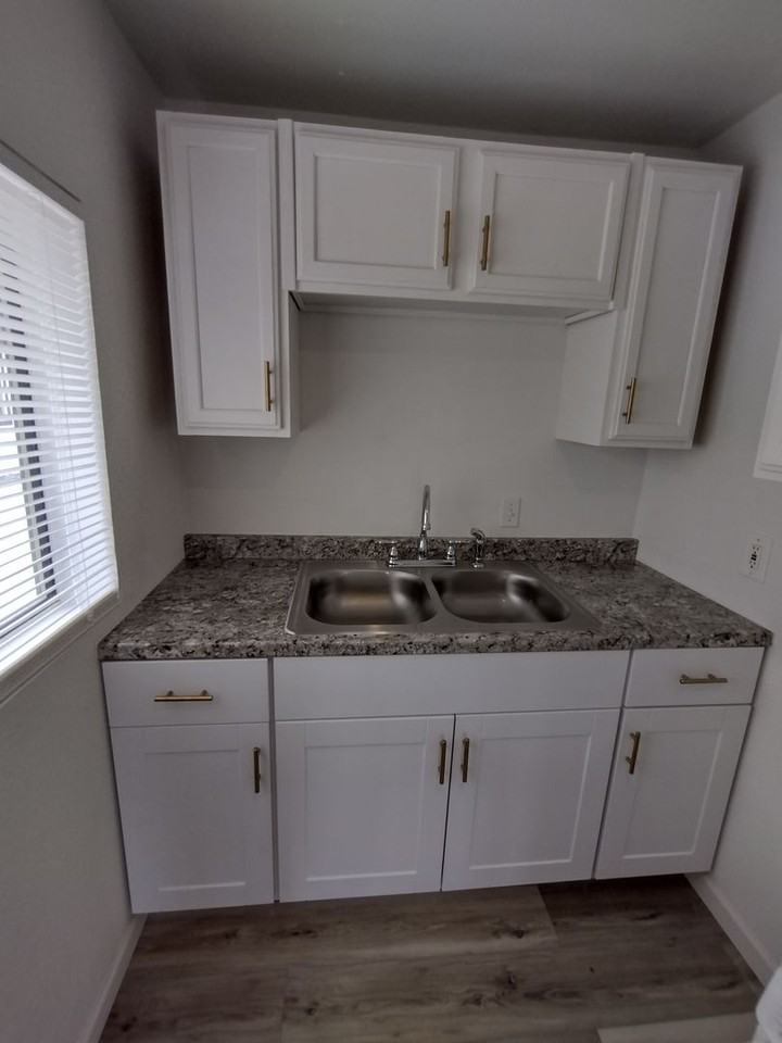 1909 N 25th Pl #2 - Photo 5 of 17