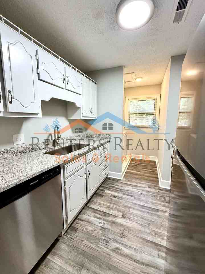 2109 Epworth Dr Ne #E - Photo 4 of 11