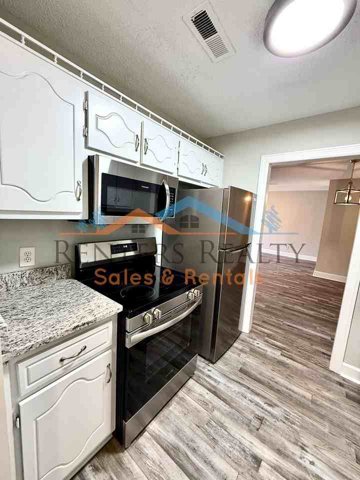 2109 Epworth Dr Ne #E - Photo 5 of 11