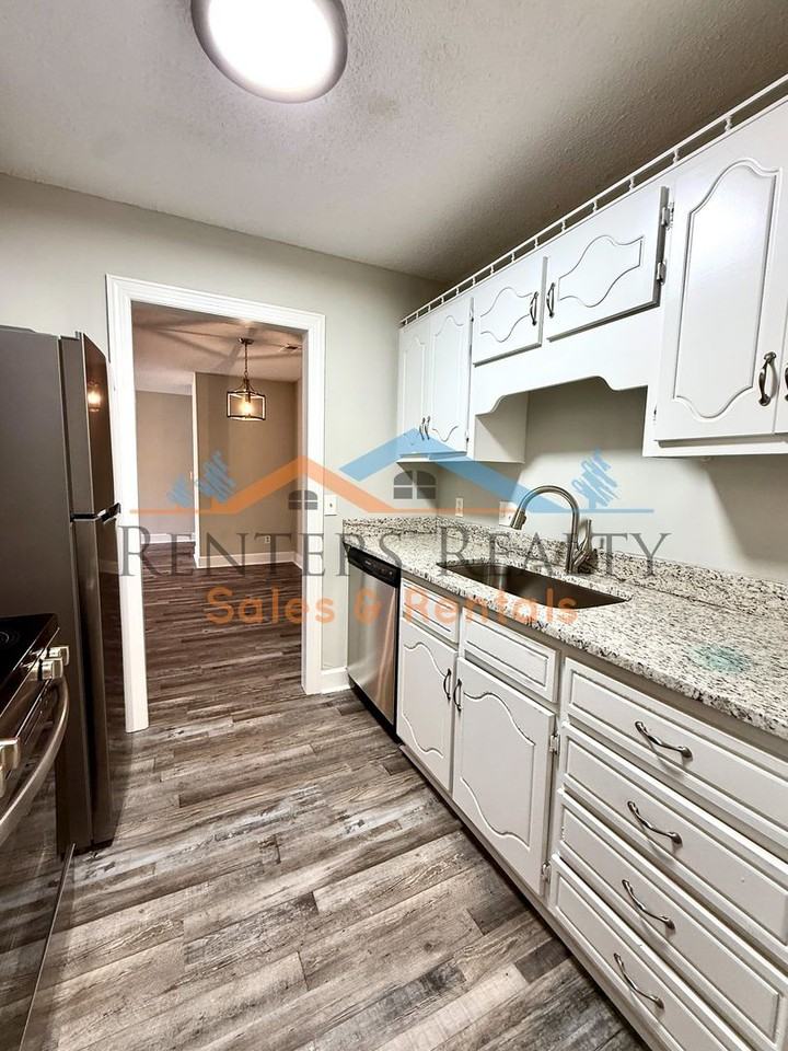 2109 Epworth Dr Ne #E - Photo 6 of 11