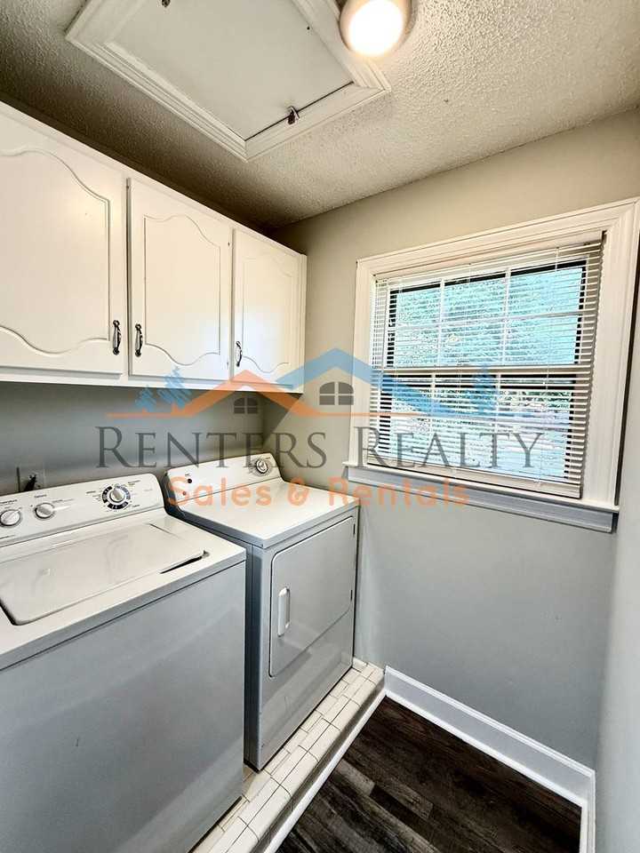 2109 Epworth Dr Ne #E - Photo 7 of 11
