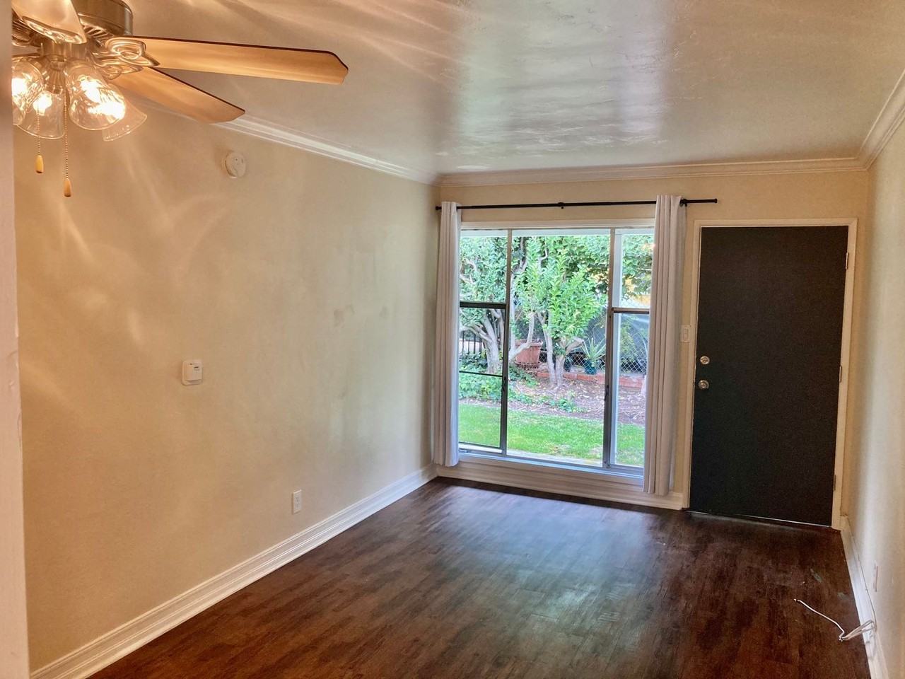 951 Opal St - Photo 4 of 10
