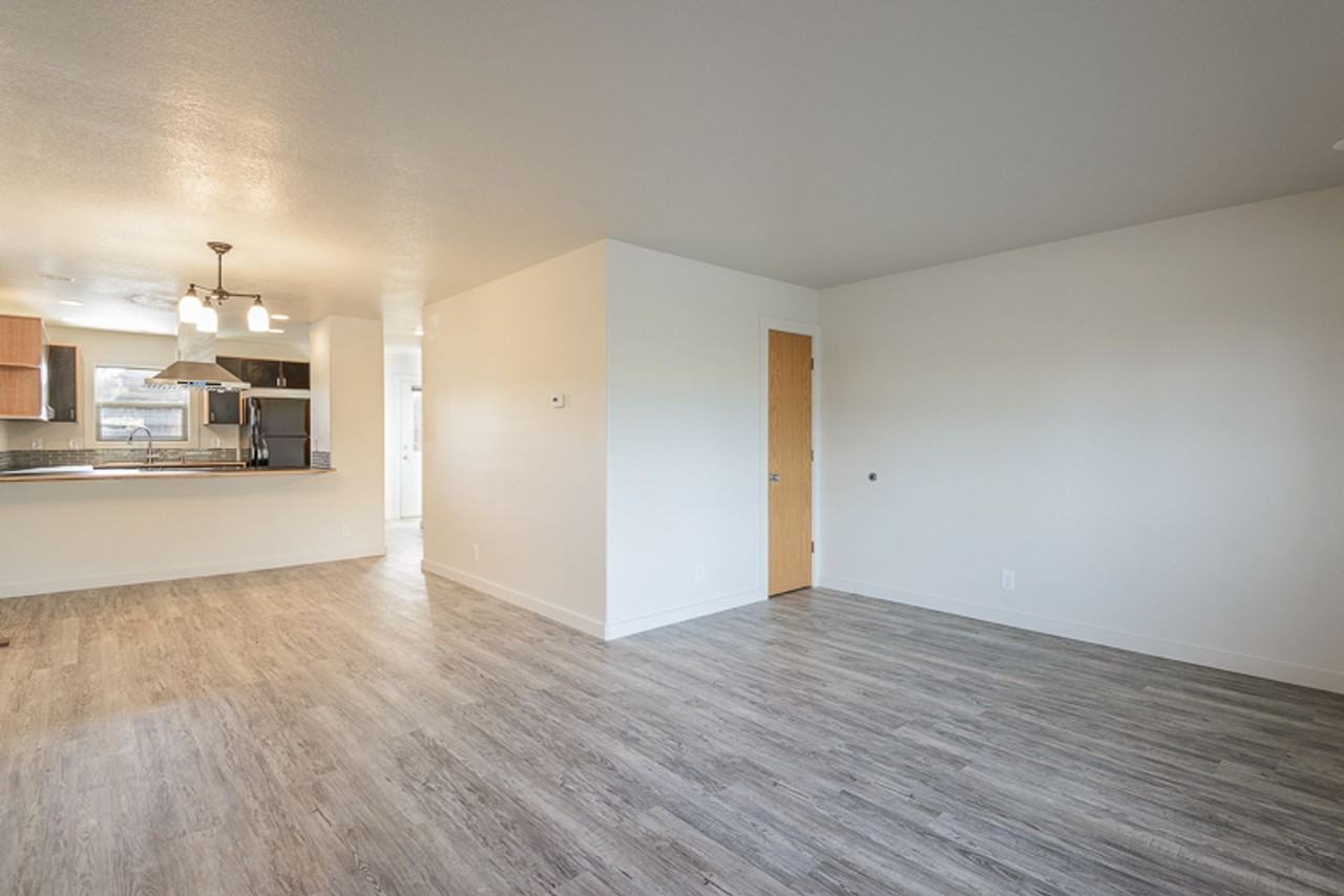 2334 Ne Holliday Ave #3 - Photo 4 of 12
