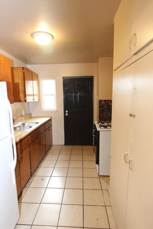 630 Sierra Way #B - Photo 4 of 10