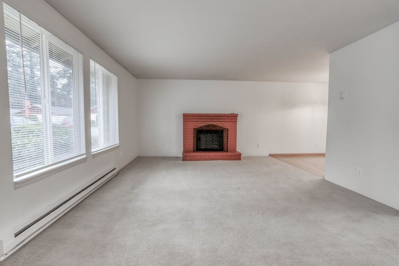 3903 E 18th St #11 - Photo 3 of 17