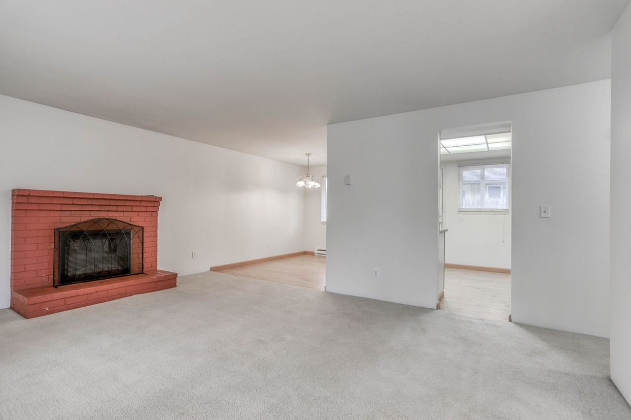 3903 E 18th St #11 - Photo 4 of 17