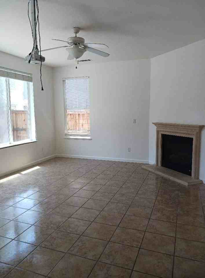 2435 Hanson Dr - Photo 3 of 15