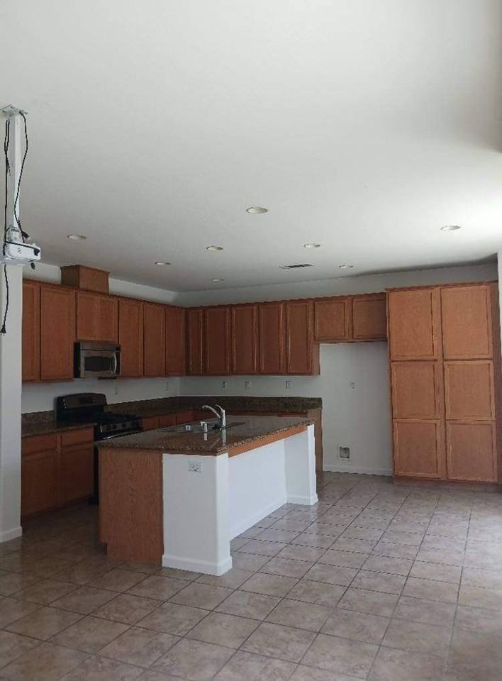 2435 Hanson Dr - Photo 5 of 15