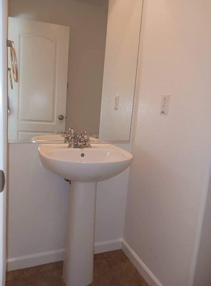 2435 Hanson Dr - Photo 7 of 15