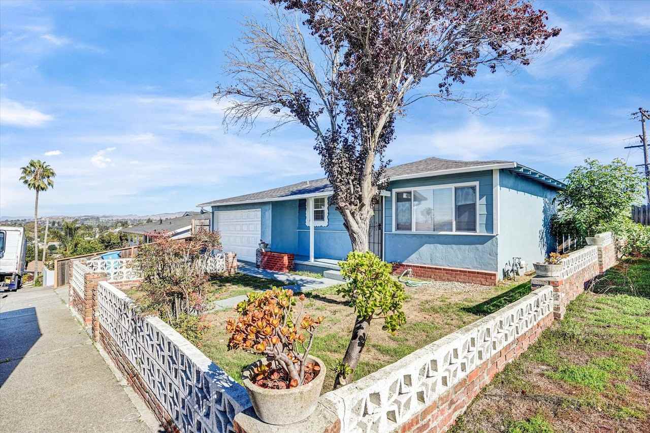 452 Wilshire Ave - Photo 2 of 32