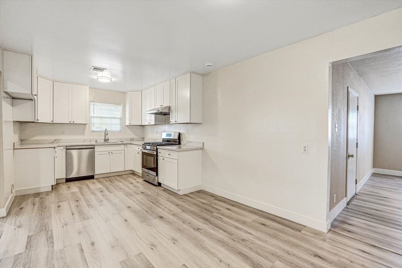 452 Wilshire Ave - Photo 6 of 32