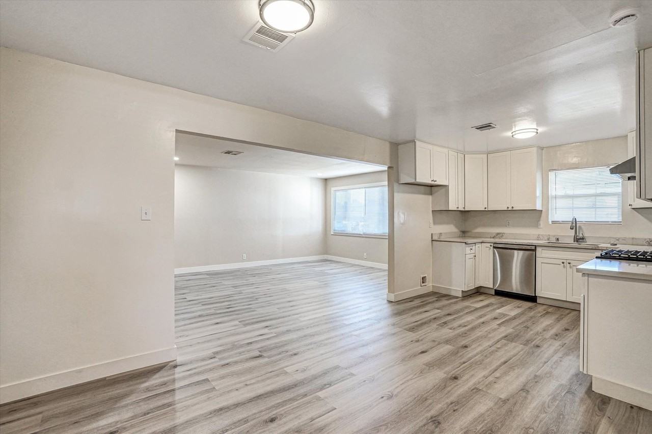 452 Wilshire Ave - Photo 7 of 32
