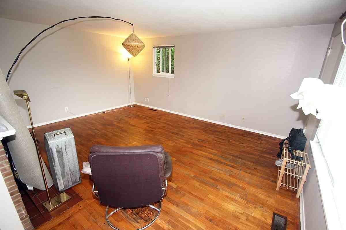 7733 35th Ave Ne - Photo 4 of 13